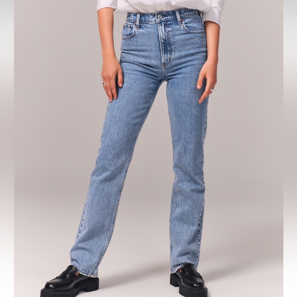 Abercrombie & Fitch Ultra High Rise 90s Straight Jean